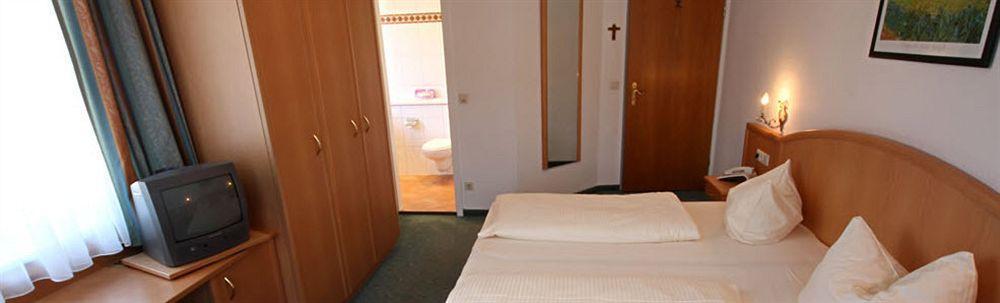 Roter Hahn - Hotel 3*
